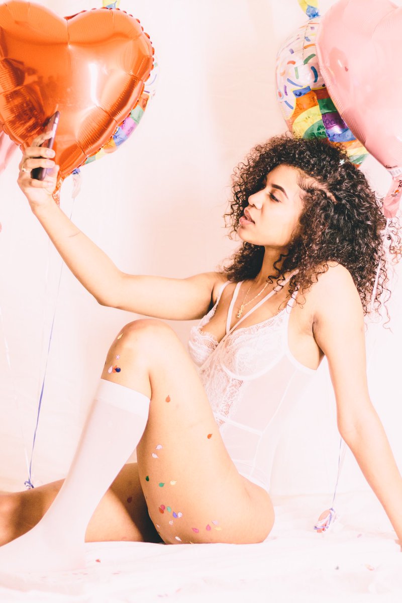 asialamyaa's tweet photo. Sooooo it’s ya girl birthday 🎂😈 https://t.co/TofbDfK65A