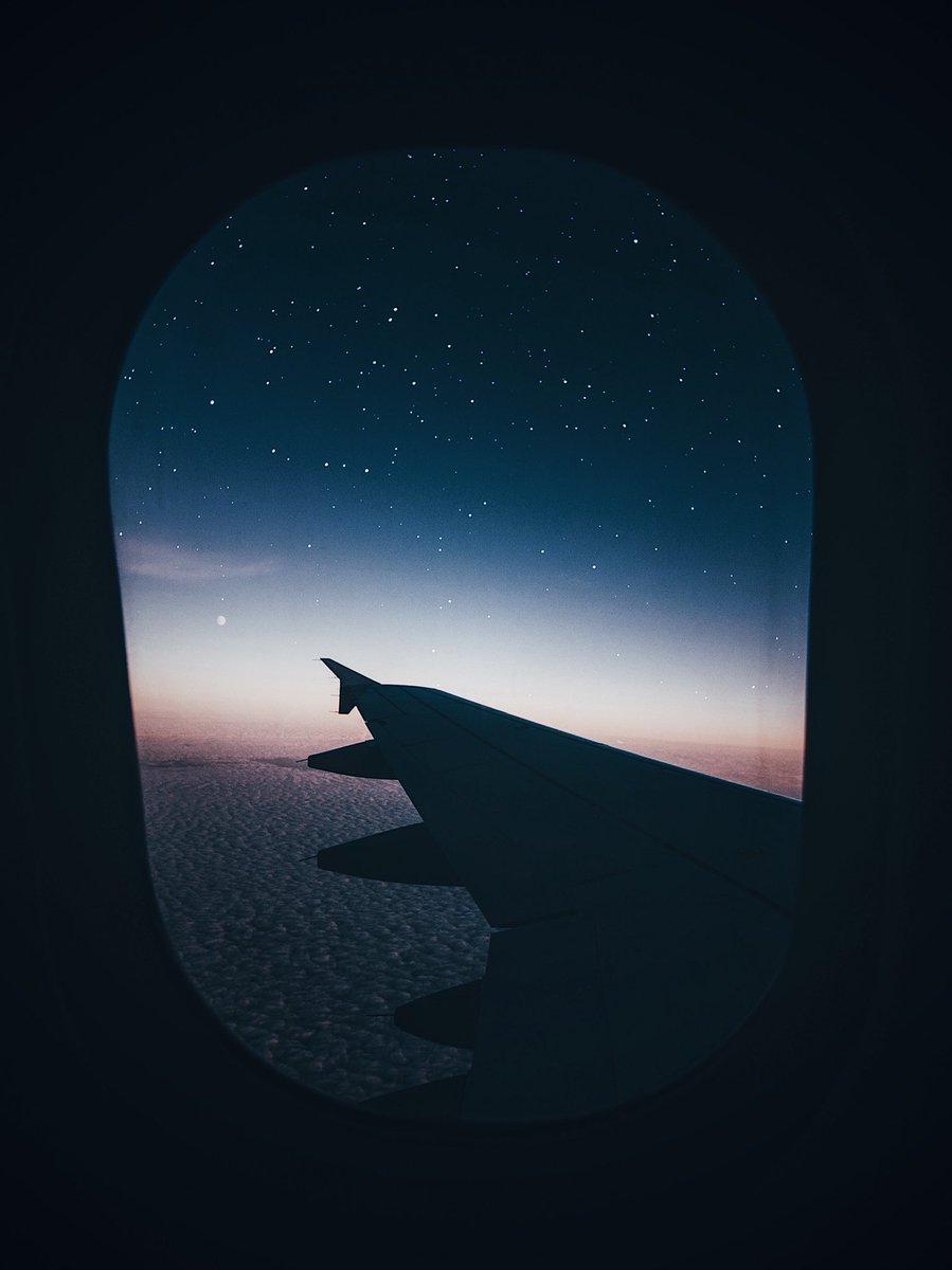 mximlr's tweet photo. @Lufthansa_DE what do I need to do to get the Adidas x Lufthansa Sneaker 😮 #lufthansaadidas #lufthansa #frankfurt #seize42please @lufthansa @lufthansaNews https://t.co/qQTxkbab34