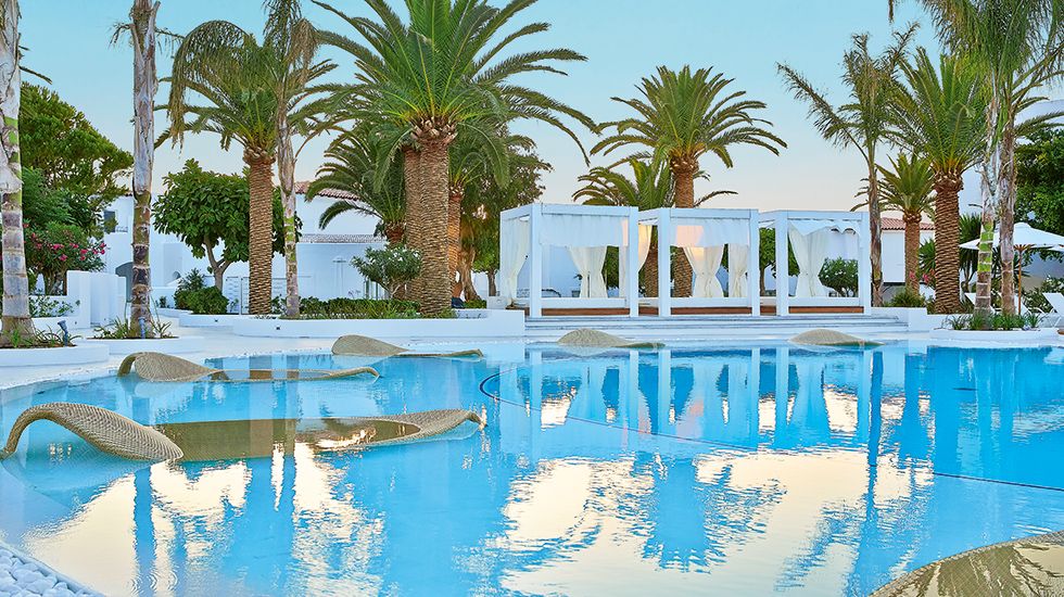 Grecotel's tweet image. We say hello in every shade of green from this marvellous freshwater pool. Guess where! #pooloftheweek