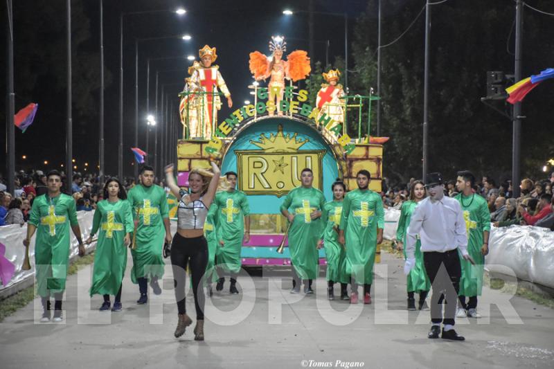 rucrew09's tweet photo. R.u.crew se presenta en los corsos 2018,  dejando un poco de hip hop en el corsodromo 😎👏💪 https://t.co/gpWqnEkmGF