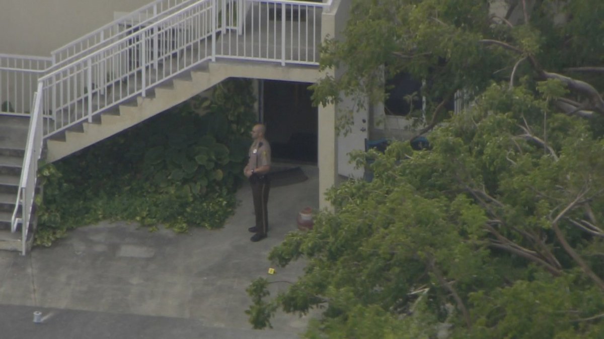 Police investigate officer-involved shooting in southwest Miami-Dade bit.ly/2EY6w4B?utm_so… https://t.co/oQCkVyx13L
