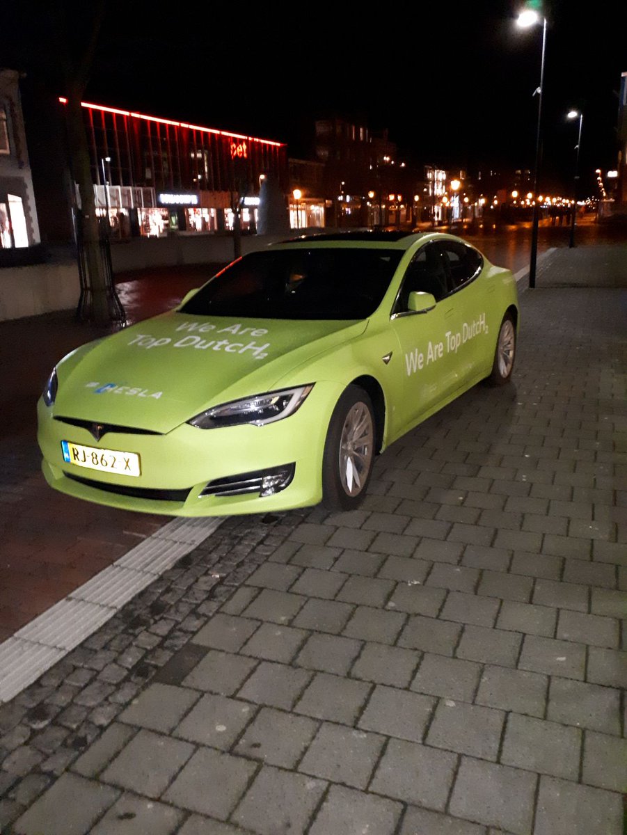 JeroenWassink77's tweet photo. Vanavond luidde het thema in de winkel van @cdahoogeveen #Tesla in #Hoogeveen? Hierbij waren sprekers Gerard de Boer @TopDutchCom, Mischa Baert @Fokker en Harjo Woltinge @tvmnl te gast. Zij hielden een zeer inspirerend verhaal over #milieu, #werkgelegenheid en #leefbaarheid. https://t.co/p7Jval1uNW