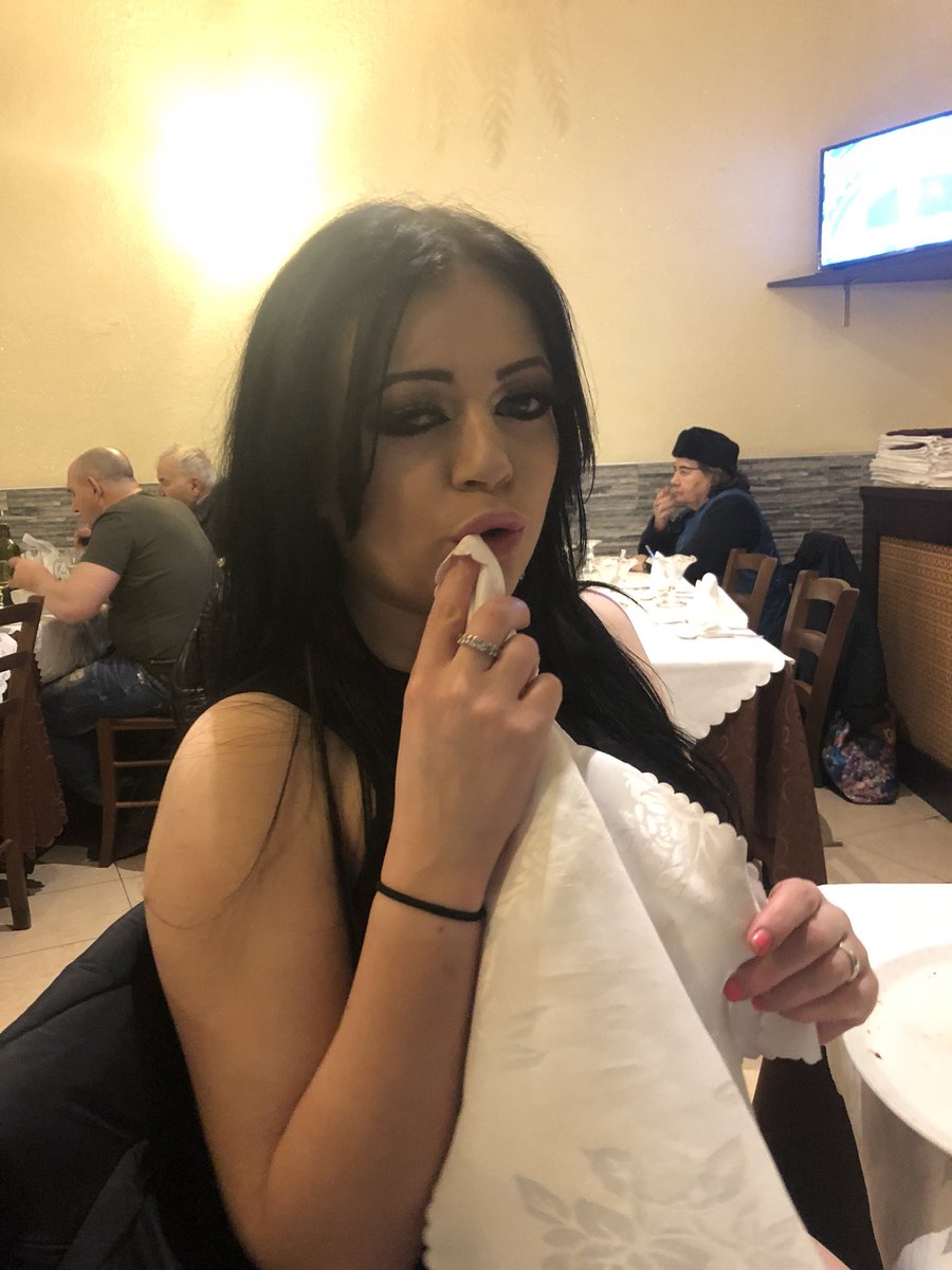 Catalia Valentine on X: Who's says you can't play with your food and have  fun any more!! #fundate 😂 t.co4cbAlSuFxu  X