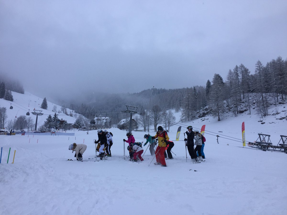 When there’s too much snow to get your skis on 😂 #freshpowder #rtskitrips #badkleinkirchheim #skiaustria