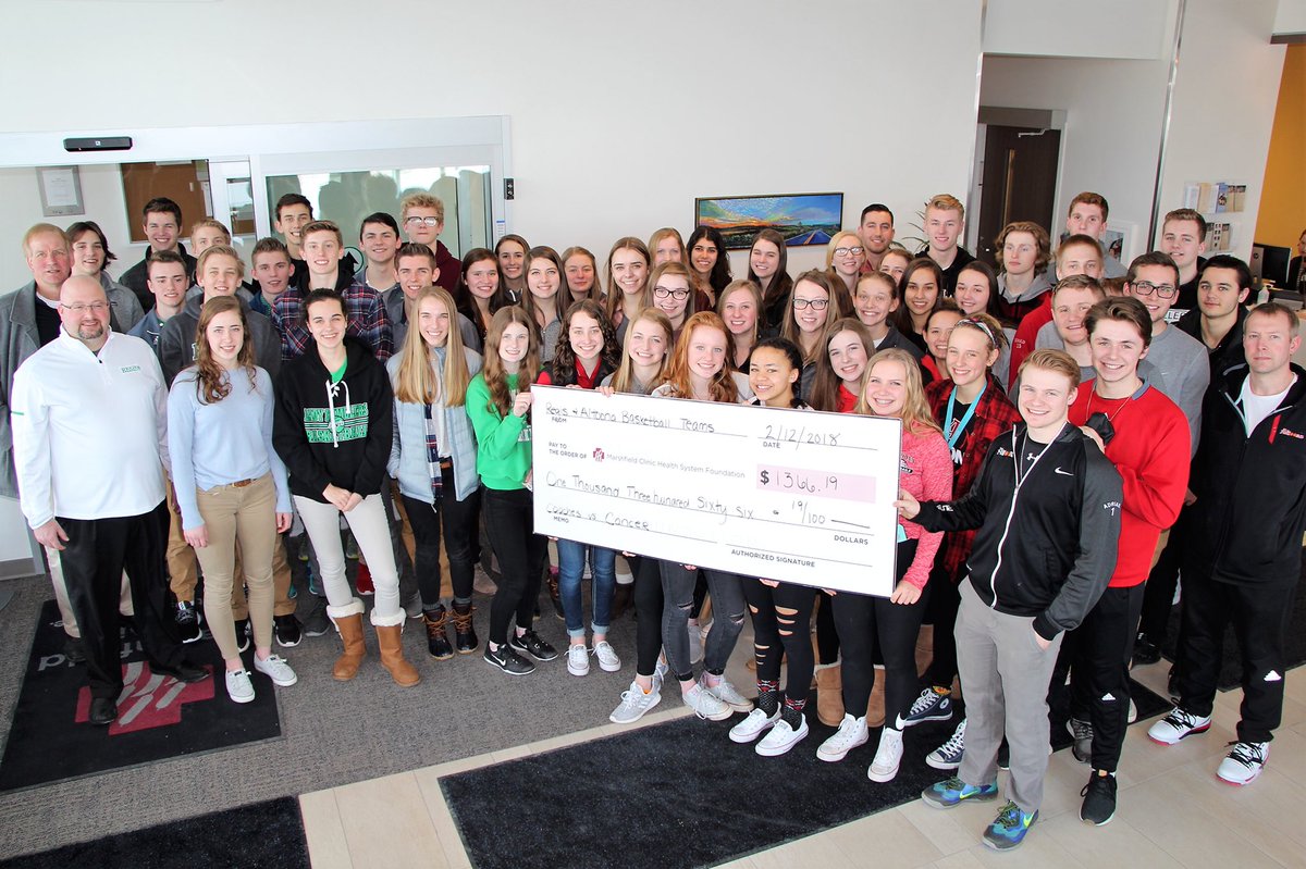 RegisGBB's tweet image. Altoona and Regis come together to help the communities they share. Fierce competitors on the court, community members off the court! #GetMoreDoneTogether #TeamWorkMakesDreamsWork #wisgb @NorbertDurst #ecscores #SS13 @wiaawi @RegisCatholic @AltoonaSD @mfldclinic