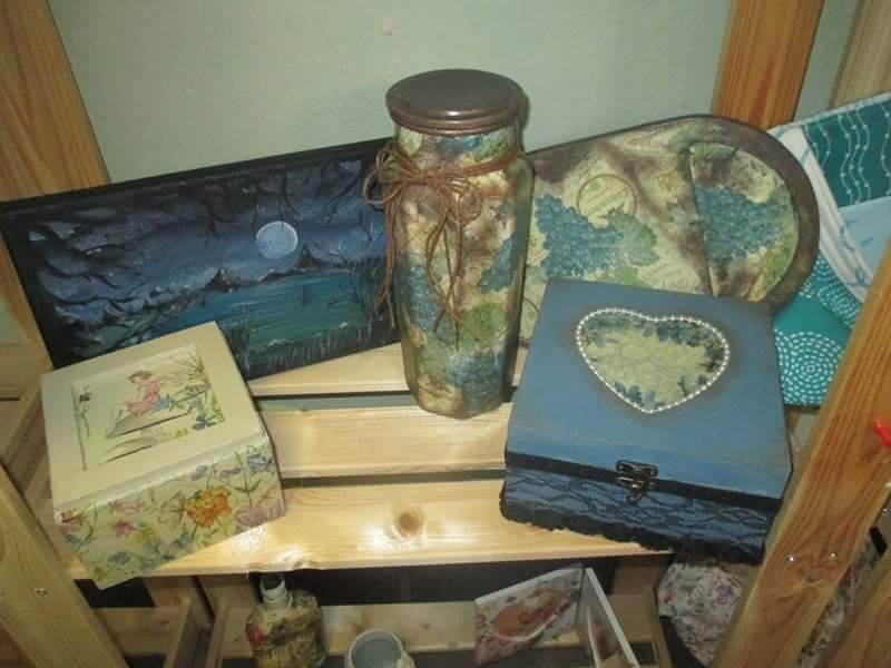 Beaut1fulThings's tweet image. #sthelenshour  Something for everyone over 3 floors! We have approximately 18 small businesses within the building! @8CorporationSt @Beaut1fulThings @Cornucopia123 @SarahDaisyBlue @TreasuredUk @Boho_holistics @DormouseRecords @PasssoulStudio @StHelensUnltd @StHelensAdverts