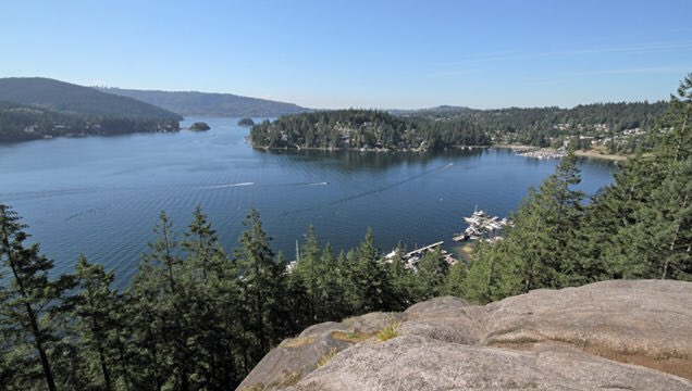 Firefighters have responded to 2 rescues at Quarry Rock so far today. Enjoy your Family Day but stay safe #northvan https://t.co/DYFkKpFnOR