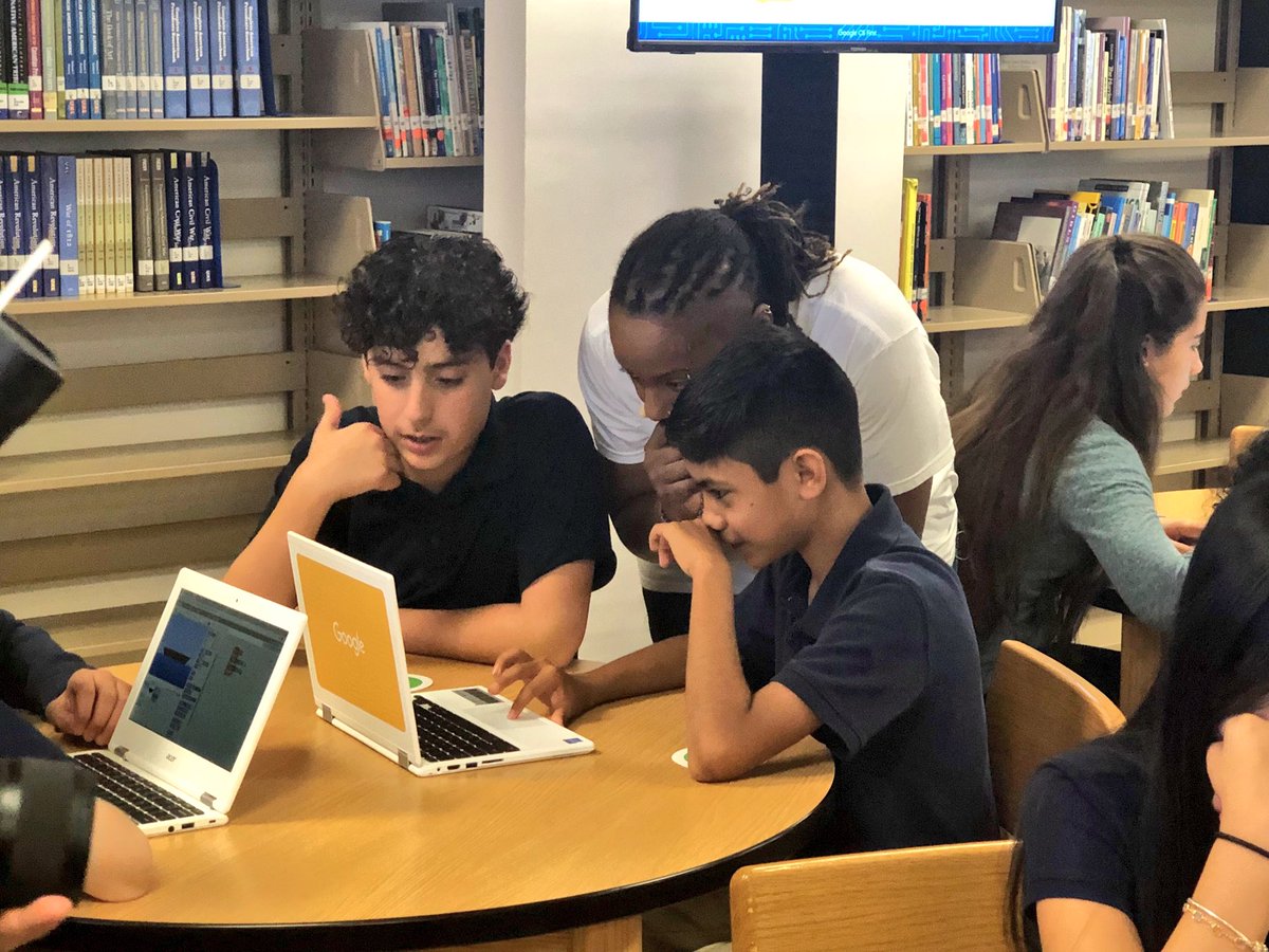 HDMcMillan's tweet image. Thank you @Google and @carloslcurbelo for visiting our students today to discuss the importance of Computer Science. @MDCPSSouth  @STEMDesignation #STEMis