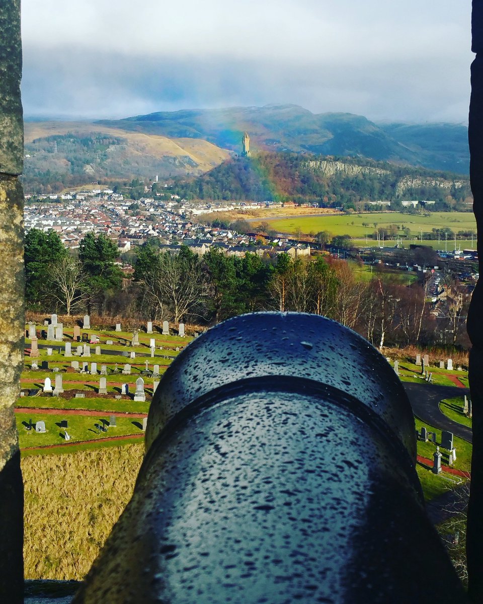 Fleeting rainbow over @WallaceMonument as we view from behind @stirlingcastle cannon. @welovehistory pass. #VisitScotland #Stirling