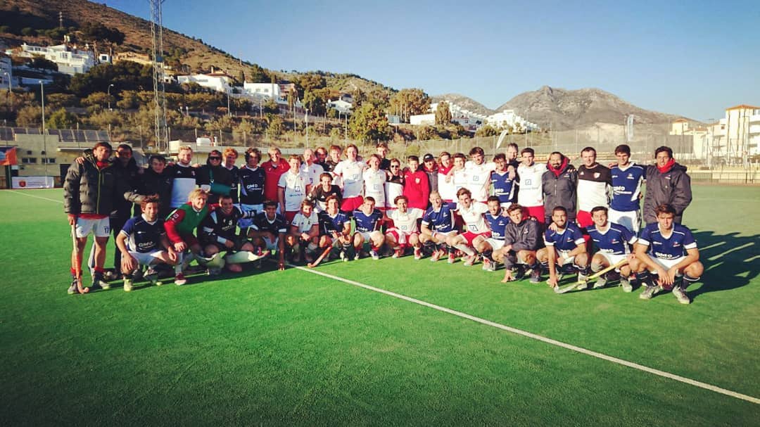 VAMOS CON TODO 🇨🇱🏑 / Selección de hockey césped varones está en gira preparatoria por España y posteriormente viajará junto a las "Diablas" a los torneos de la vendimia en Mendoza, Argentina 🇦🇷 #VamosChile 🏑🏑
📸@ChileHockeyVarones