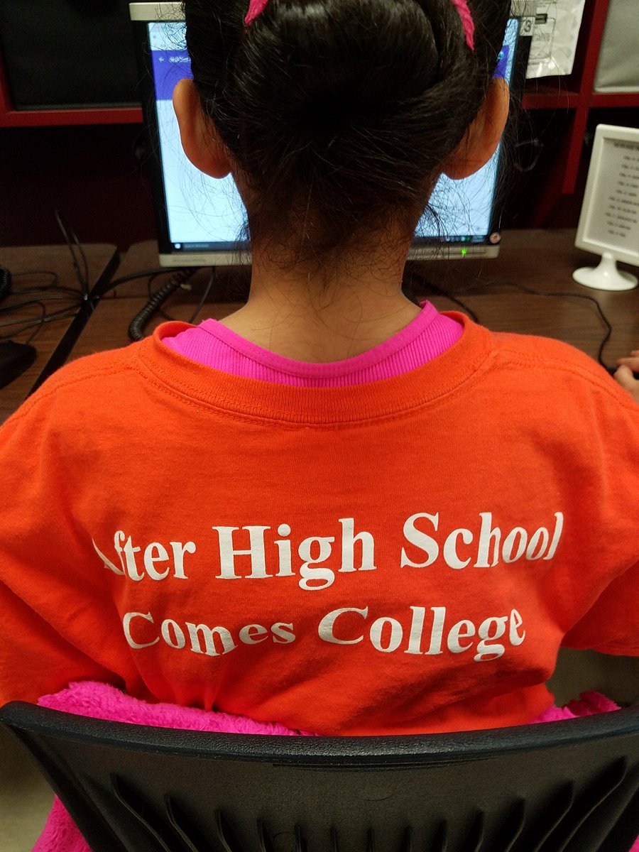 ECTechnologist's tweet photo. 5th grade getting their college mindset while using #gooleforms to make a survey. We are a #noexcesses campus!!@NISDKnowlton @john_w_moran @NISDTechApps #NISDInspired https://t.co/pZdFXl72ZB