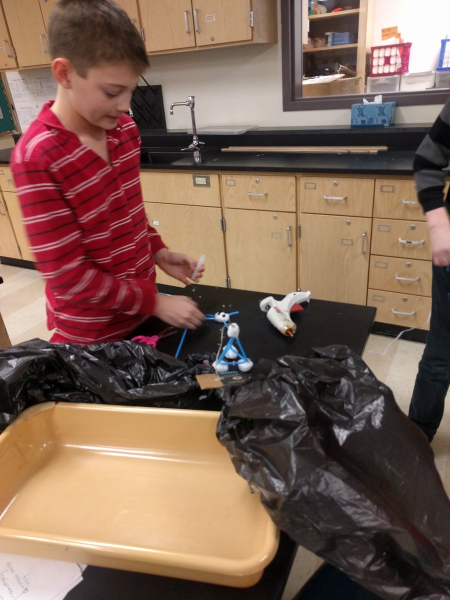 tpena0's tweet photo. Team 7.2 using our study of Forces and Motion to create capsules to protect our eggs! Hope we have an eggscelent drop Wednesday! #newton #bebrooks97 @OakPark97 https://t.co/hVI1Rrf63s