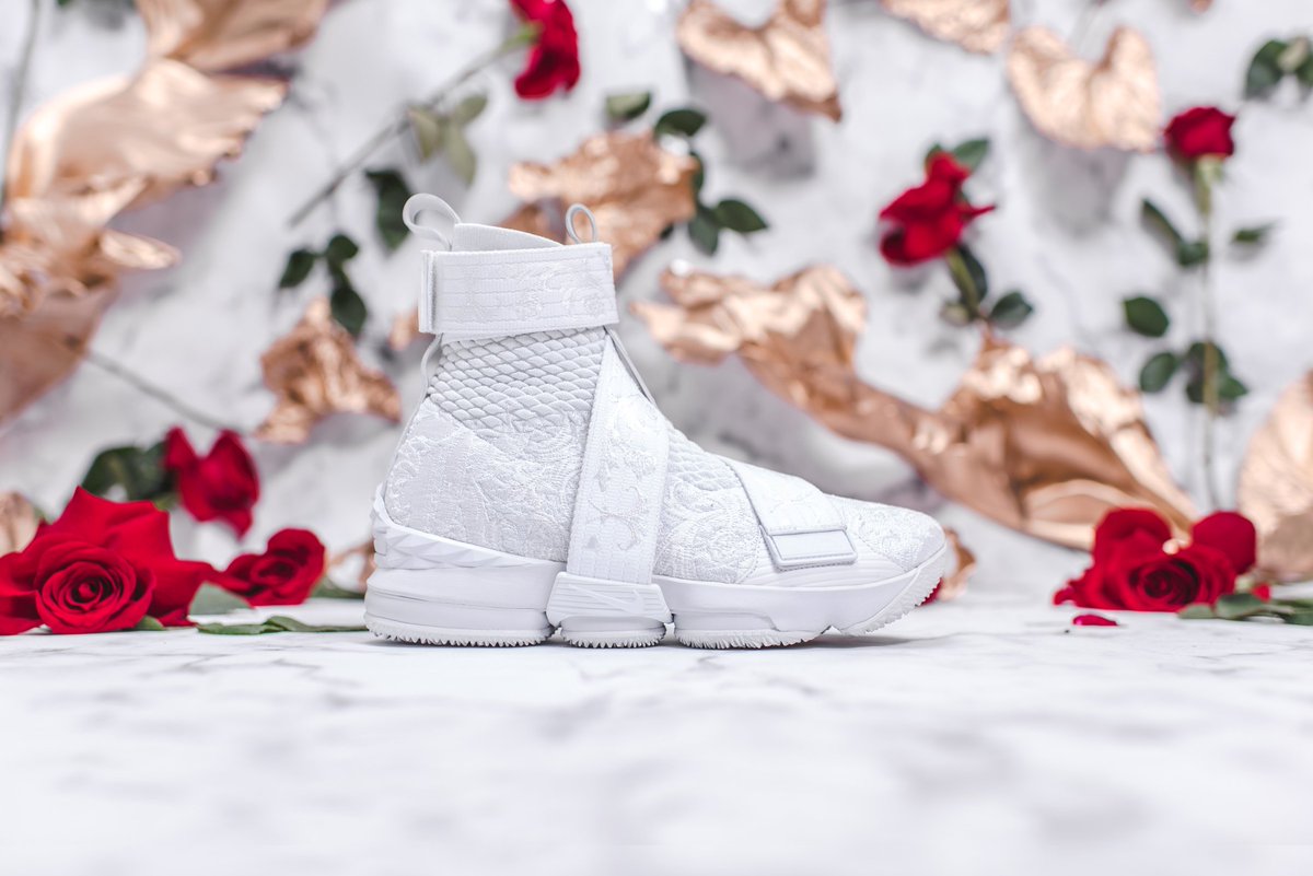 lebron 15 black gold