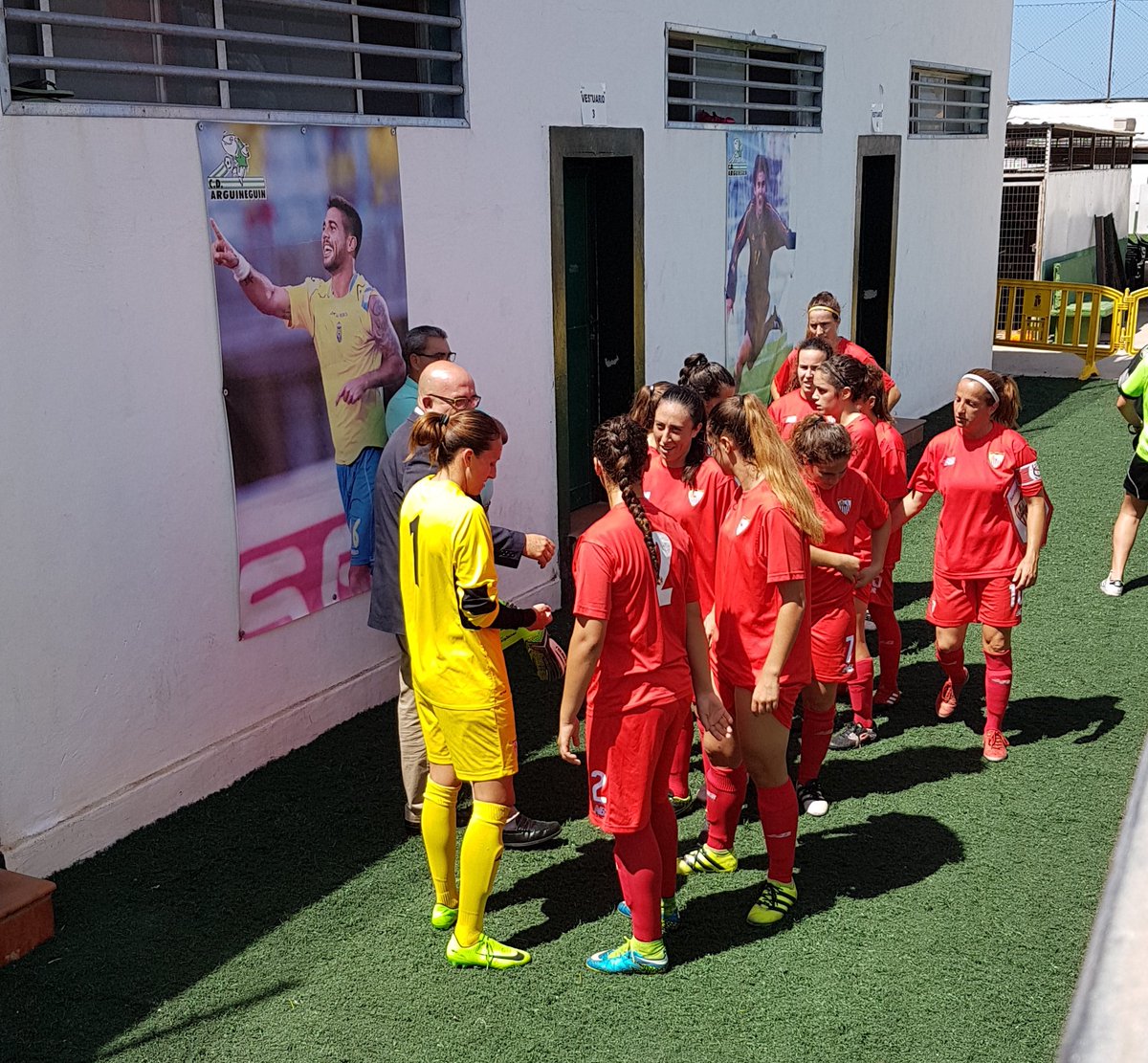 Yo estuve ahi cuando <a href="/SevillaFC_Fem/">Sevilla FC Femenino</a> <a href="/Alicia10Fuentes/">Alicia Fuentes</a> subieron a primera! 😉 <a href="/AreaChicaCOPE/">Área Chica COPE</a>