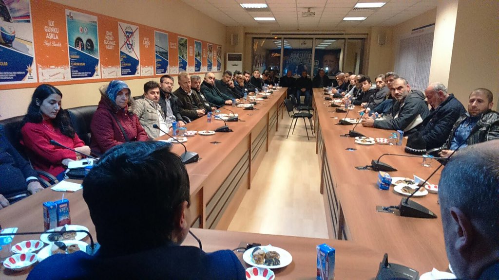 "Üyelerimizle Çay Sohbetlerinde Buluşuyoruz" programımızı İlçe Tşk. Bşk. <a href="/idrisguneyy/">İdris GÜNEY</a> in katılımlarıyla Kartaltepe Mahallemizdeki Üyelerimizle buluşarak gerçekleştirdik. <a href="/silivrimetin/">Metin KARAKAŞ</a> <a href="/abalin/">Feti Ahmet Balin</a> <a href="/celalerdogan34/">Celal Erdogan</a>