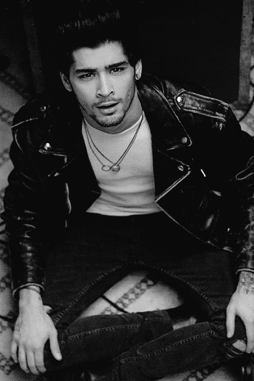 FamousBaseRPG's tweet image. • Zayn Malik •

》 @zeeynn_