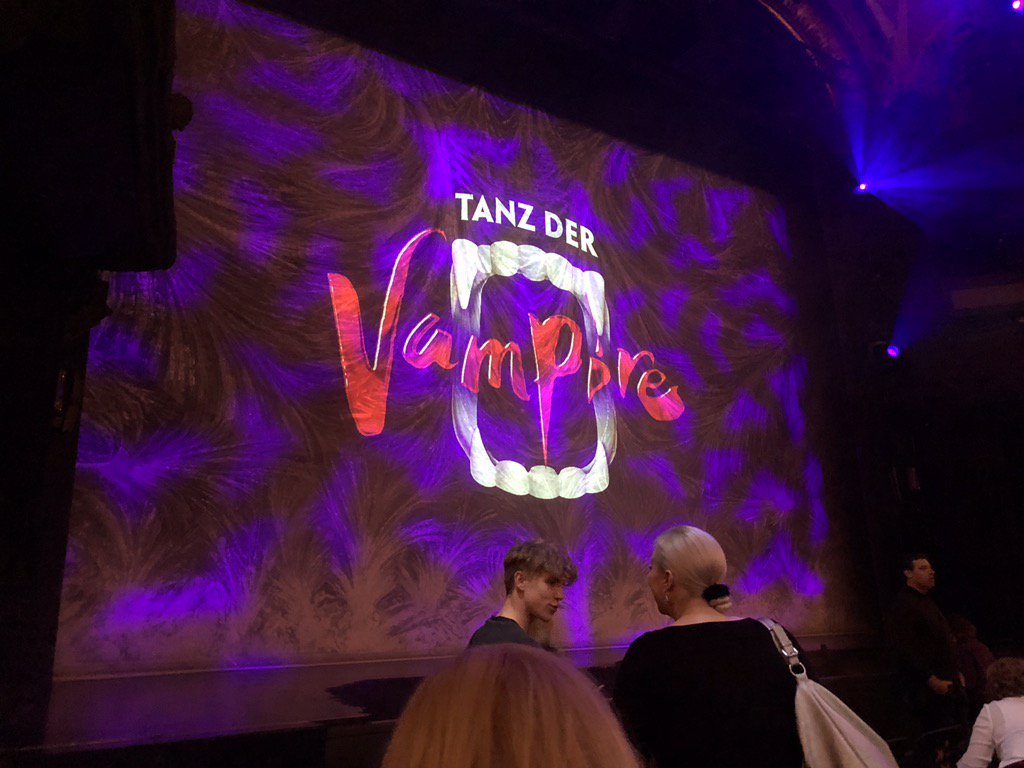 JuliaCross2333's tweet photo. One night in Wein for TDV🤘🏻😆#TanzDerVampire #Ronacher #Wein https://t.co/LHmeixlkNZ