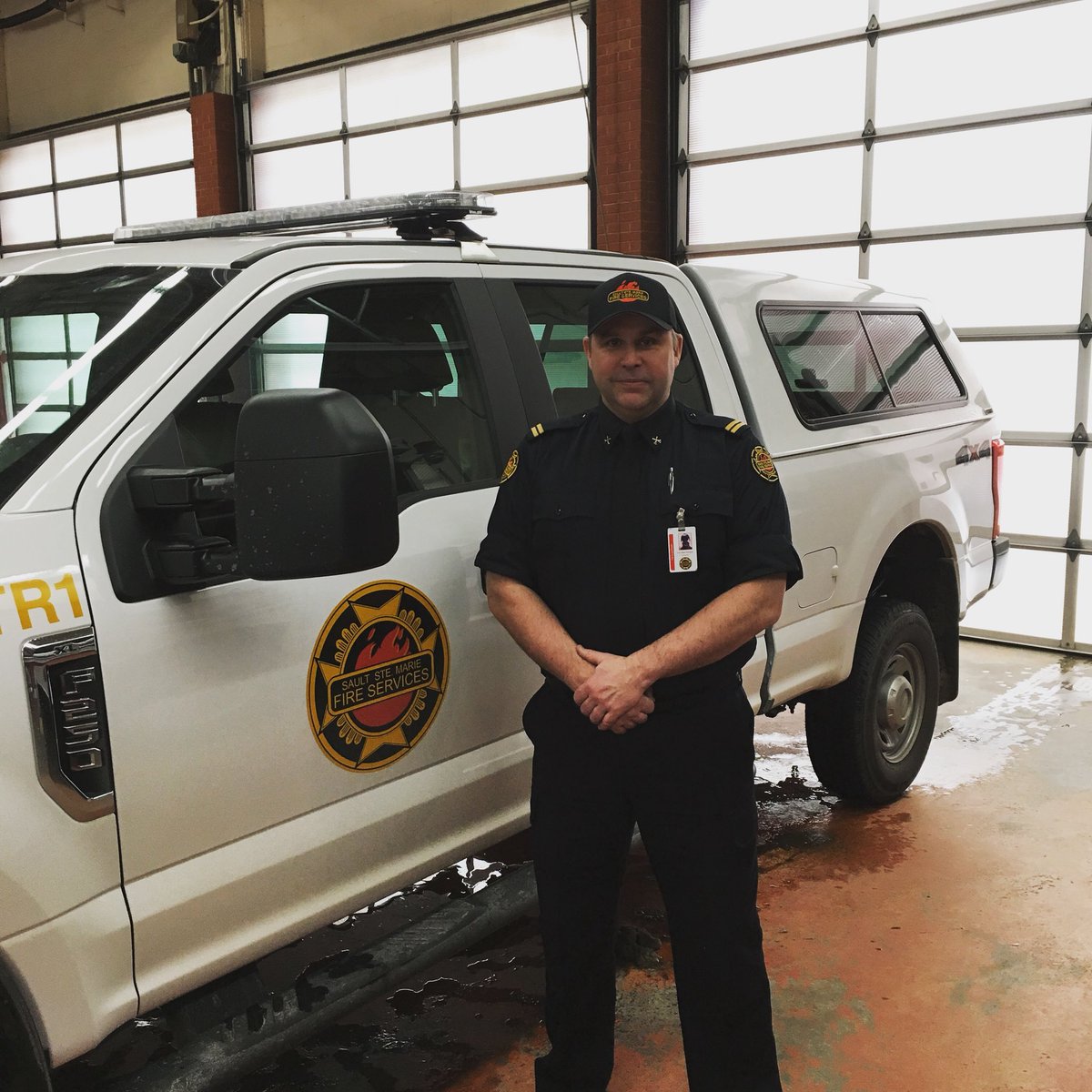 Our new #TrainingOfficer Jon Macfarlane is busy getting the new recruits ready for the job. #saultfire #firefighter https://t.co/57CjkCk63g