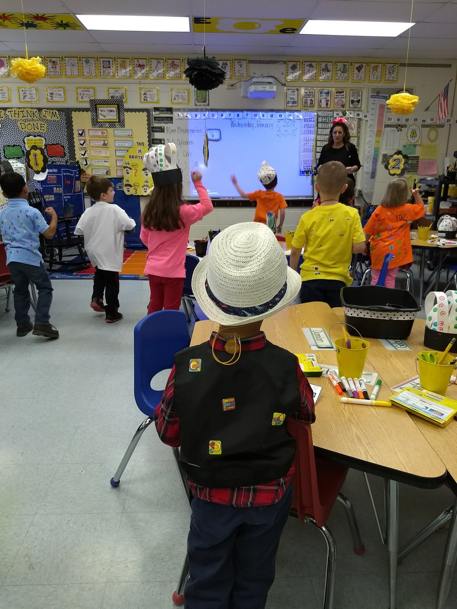 ccsd21riley's tweet photo. Kindergarten Students celebrated 100th last Wednesday! They celebrated with many educational math activities. Their clothes had 100 items! They took a brain break that had 10 exercises with 10 repetitions! #21learns #countingby5’s #countingby10’s #100thdayofschool https://t.co/lXxZNRssQJ
