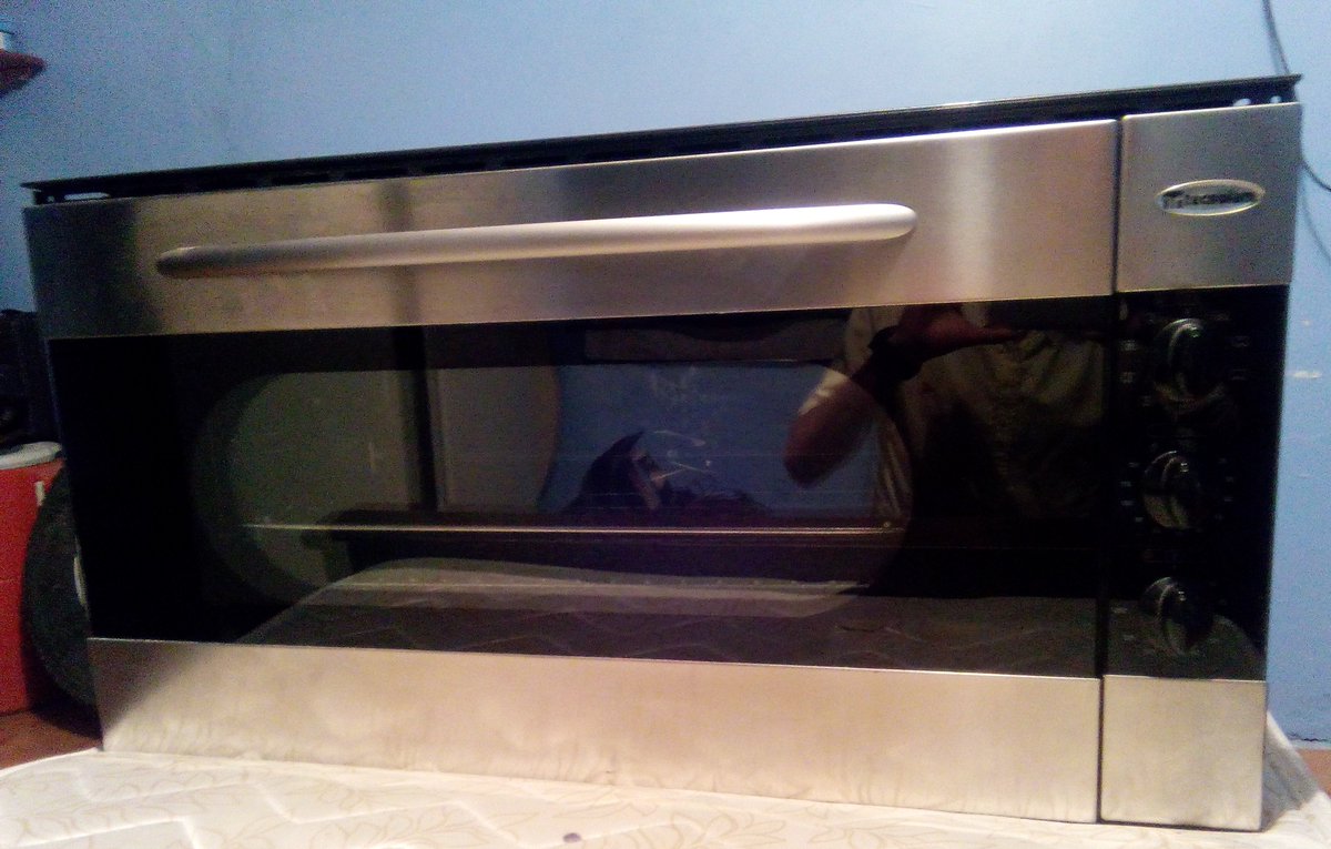 ImmerSanchez's tweet photo. @AquiVENDOVE En venta Horno Eléctrico para empotrar marca Tecnolam. Fue instalado pero nunca usado. #Barquisimeto https://t.co/tXBjlnxavy