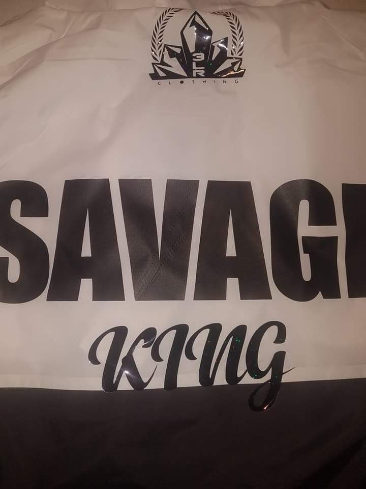 Life3lr's tweet image. Custom SAVAGE windbreaker to go with the Patrick Ewing's
#3LR #TRUEKING #STRIVEFORGREATNESS #NEWYORK #PARIS #LASVEGAS #CHICAGO #LOSANGELES #FASHION #WETHEBEST #WINDBREAKER #CUSTOM #SAVAGE #BUFFALO #HAURACHES