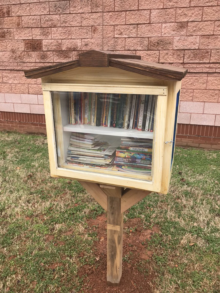 LizzieFragale's tweet photo. It’s here! It’s here! Our REES Little Free Library! My Thursday Reading friends from last year can see their PBL come to life!! So EXCITED! @RiverEves @BIEpbl #readingiscool https://t.co/Tg7FZEtkV9