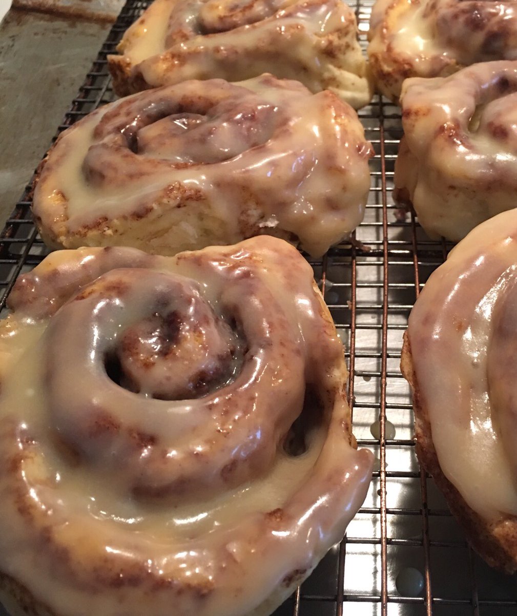 Have a bad case of the Mondays? You won’t after you make theee amazing Gluten Free Cinnamon Rolls with a cream cheese glaze! Made special with <a href="/glutenfreegk/">Grandpa's Kitchen</a> ! Watch, share and subscribe by following the link below! 
youtu.be/9BTJfKDuQio
#chef #cook #recipes #eat #food