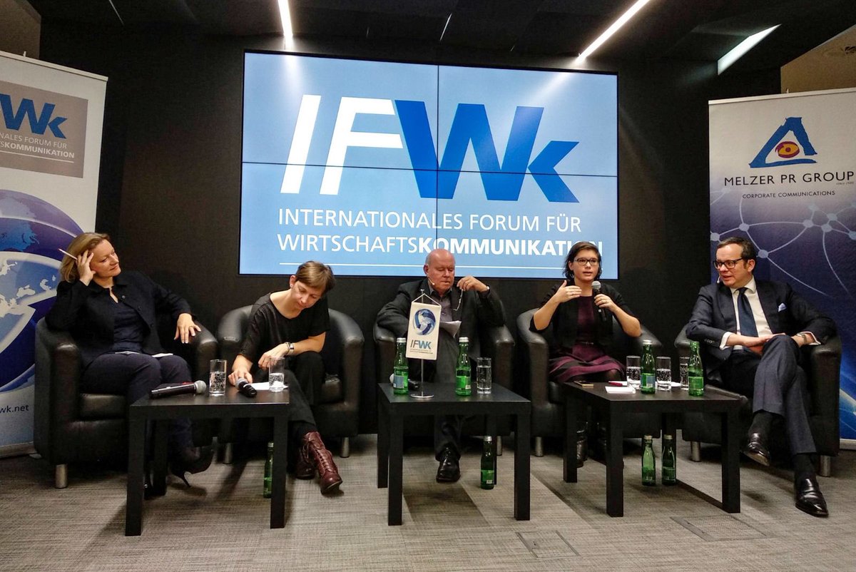 IsabellaMader_'s tweet photo. #Brexit, Trump &amp; #FakeNews - very inspiring panel on campaigns and brains #IFWK 
frtl: @MichaelHayman, Ingrid @Brodnig, moderator #KerrySkyring, #KatharinaSchell, 
@IsabellaMader_ https://t.co/wkEtC1L7Rb