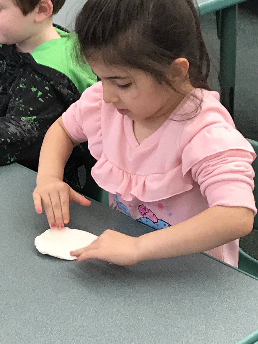 MsScarnati's tweet photo. Exploring attributes of shapes with modeling clay! #2Dvs3D #SortingByAttributes #Bridges #Tactile β€οΈπβοΈβΉ @CatenaColts https://t.co/s8qB9aTXSH