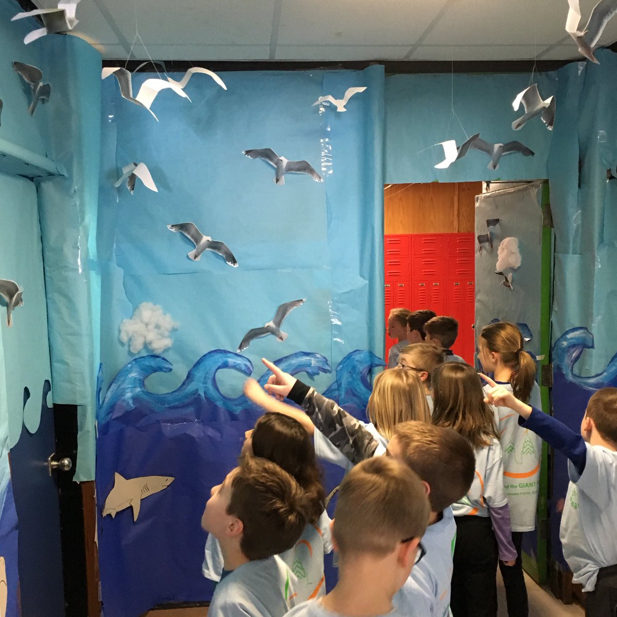 gsregalado's tweet image. Truly an amazing day w/ future Hawks &amp;amp; James and the Giant Peach #207learn #207Now @Maine_South #teachingrocks