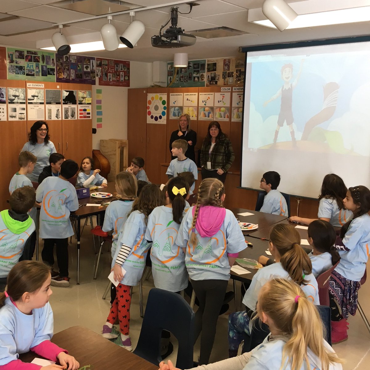 gsregalado's tweet image. Truly an amazing day w/ future Hawks &amp;amp; James and the Giant Peach #207learn #207Now @Maine_South #teachingrocks