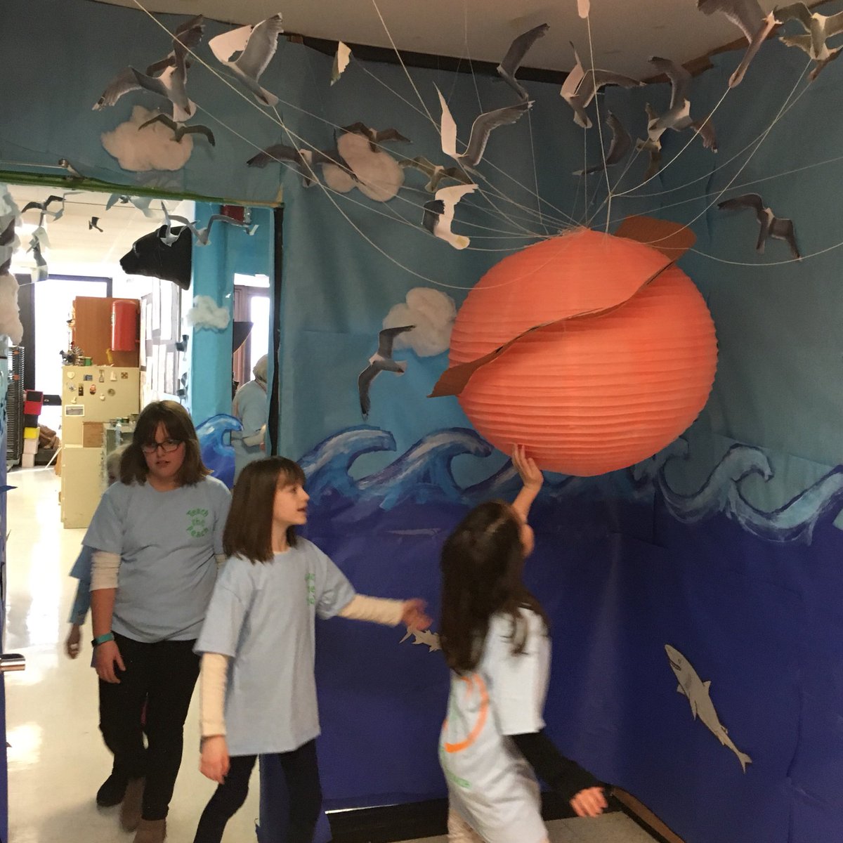 gsregalado's tweet image. Truly an amazing day w/ future Hawks &amp;amp; James and the Giant Peach #207learn #207Now @Maine_South #teachingrocks