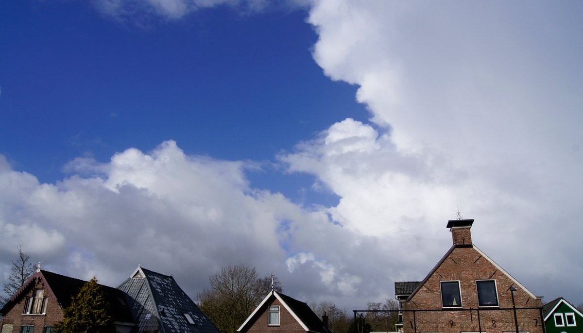 klaaswillemb's tweet photo. Great sky- show today #verticalpower #sky #cloud #hail @Kachelmannwettr @FreiburgerJungs @Alpenweerman @natuurenweer @Weerplaza @breakingweather https://t.co/NxknZQ9hn2