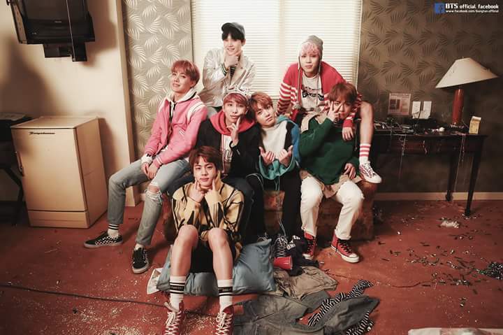 bangbangtanjpeg's tweet photo. today is the very 1st anniversary of spring day!! 🎈❤ happy 1st year anniversary to this wonderful single ✨
#1yearSpringday #1YearOfSpringDay
#iHeartAwards #BestFanArmy #BTSARMY @BTS_twt https://t.co/Wlmu0sNBsb