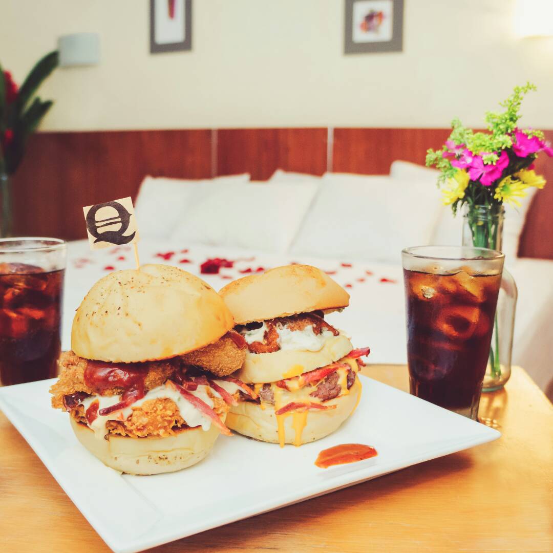 LaEstanciaH's tweet photo. Éste San Valentín te traemos la mejor sorpresa que una pareja puede tener❤. Una noche en una Suite del Hotel La Estancia y una cena para dos de QH. Para participar ingresa a nuestro Instagram https://t.co/e0Zt91t1vG Falta muy poco para seleccionar a los ganadores¡Participa! https://t.co/goKia6lrTp