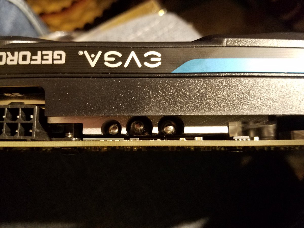AAtlasia's tweet photo. #EVGA #WTF #Help these were lined up on my other card..... https://t.co/ls8bW8ptC3