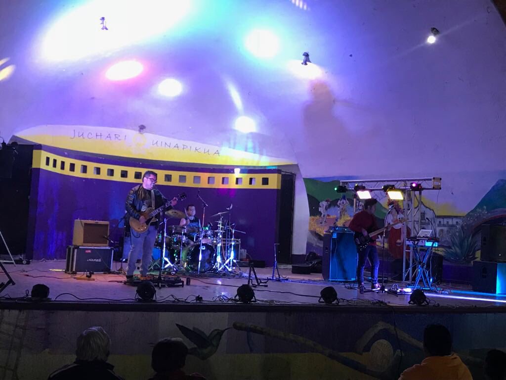 LikidoBand's tweet photo. Zacapu, siempre es un placer estar en casa. ¡Una noche mágica, gracias a todos por estar ahí!🤘🏽 #likido.mx #gibson #ernieball #MusicMan #Shure #SM86 #Dunlop #DWDrums #Novation #Fender https://t.co/0tK3sfUl5U