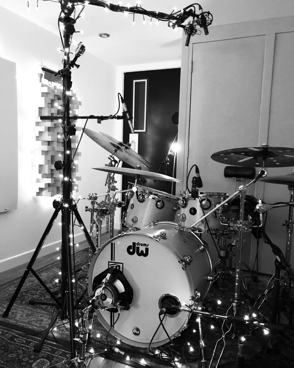 Elliotbennett_'s tweet photo. Late night practice #drummer #ebstudios #blackandwhitephotography #drums @dwdrums @ZildjianCompany https://t.co/YRJZraz7iV