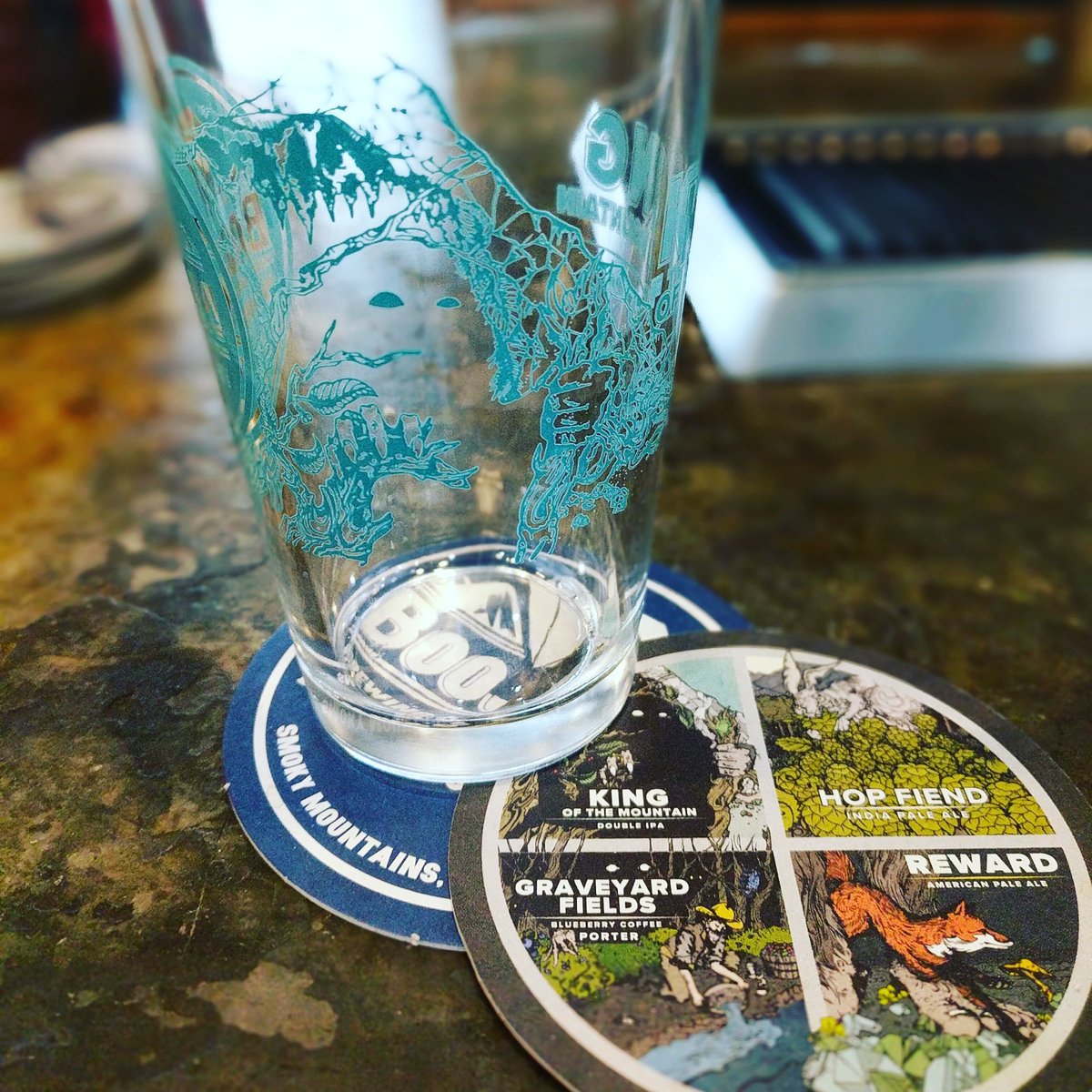NEOBURRITOAVL's tweet photo. Hey Asheville! The rain has stopped, so today is a perfect day to come enjoy a pint! We have a great selection from Boojum on tap, and everyone knows that $2 tacos and beer make a perfect pair! #avl #avleats #mealdeal https://t.co/eGrMTdj71w