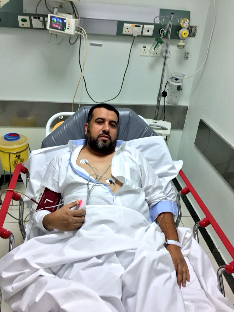 malarab1's tweet photo. قلت لقلبي اليوم وهو بين الأسلاك وتحت أنظار الأطباء عليك ان تكون اكثر قوة فنحن في خواتيم العاصفة واحتاج لك قويا وصلبا كما يليق بالزمان والمكان والحدث عندما يكتب الله جل جلاله النصر للشرعية والتحالف في قلب صنعاء لذا اصمد يا قلب فصنعاء تنتظرك #مدينة_الملك_سعود_الطبية https://t.co/lJql0X2smY
