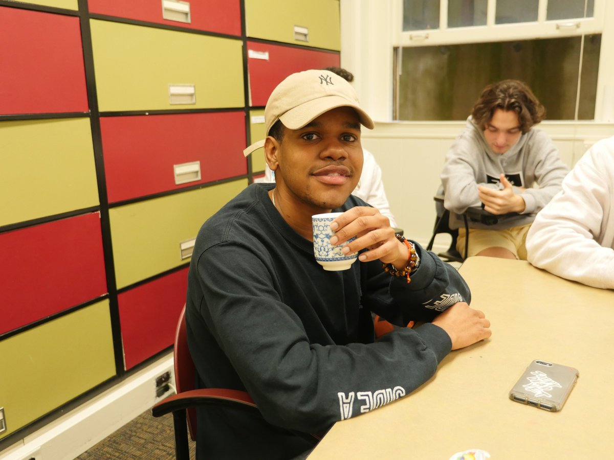 EALCWFU's tweet photo. So many students showed up to learn about the #artoftea and to taste #oolongtea from #taiwan
#chinese #culturalevents #chinesetable #chineseprogram #ealc #wakeforestuniversity https://t.co/aBRlPjSiZ8