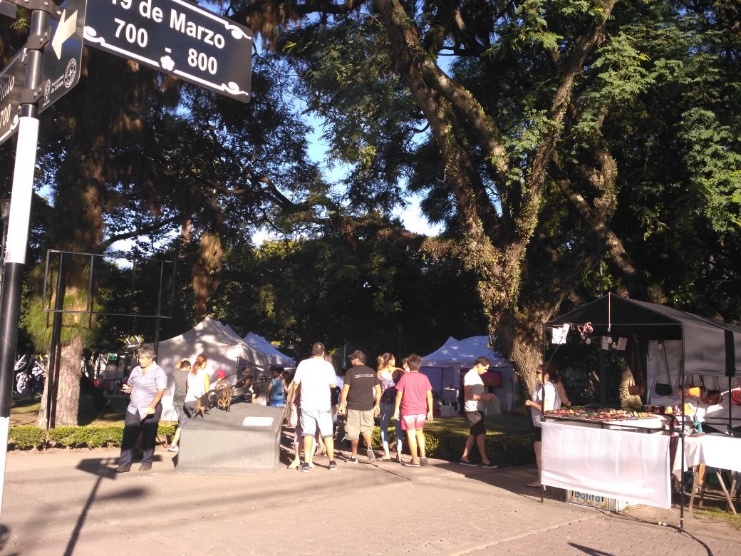 MuniZARATE's tweet photo. #Ahora🎹 #Previa del festival🎼
Ya estamos en Plaza Italia 🌳
Feritango 🙌artesanías y puestos de comida🌯🍕🍟
Date una vuelta
#TangoZarate https://t.co/oSH9OX2EzC