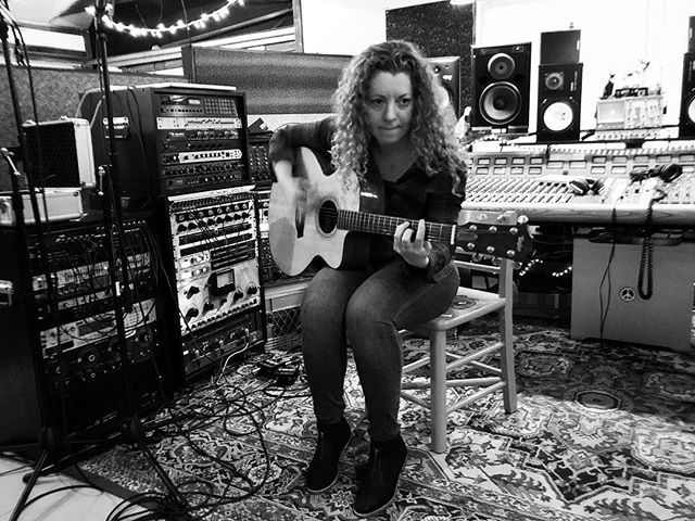 Paracuta's tweet photo. Caroline in a zone...the acoustic zone – last month in the studio working with @daniellimaofficial. https://t.co/Xrbgp5B65Z