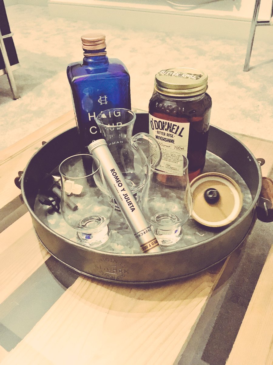MarioFionda's tweet photo. Arrived home from work tonight to find a nice surprise in my man room @HaigClub #whisky #haig #manroom #surprise https://t.co/W0e6cjyT0B