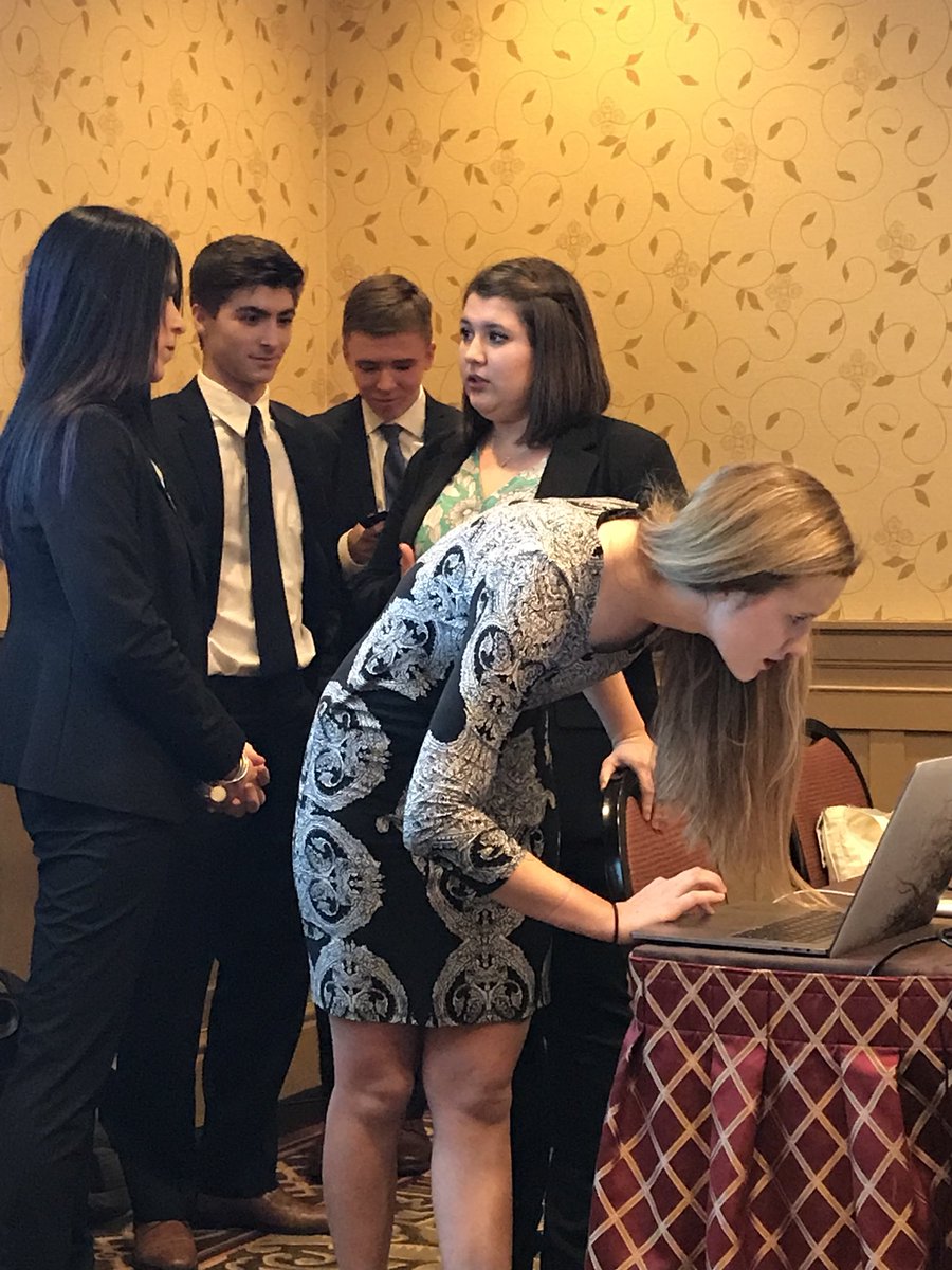 RHS_lib's tweet image. Spanish students from Mrs. Poth’s class in Hershey today! @rjshsraiders @peteandc