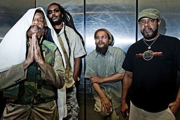 Punknews tweet picture