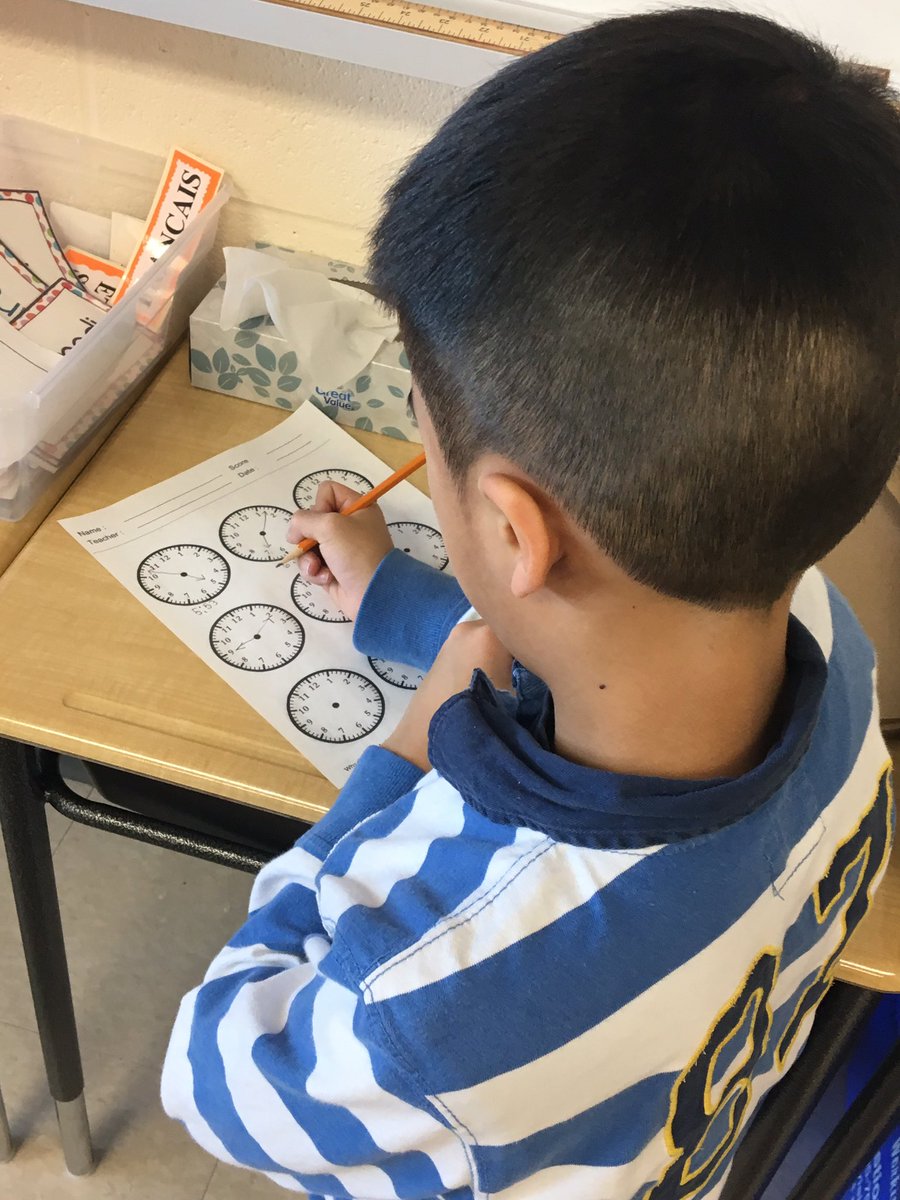 madame_jasmine's tweet image. Engaging in #softentry this morning. ☀️ Drawing, reading, practicing reading analogue clocks or building with cubes and blocks? 🖍📚⏰ Offering students with choices on how they'd like to start their day. @MandelaPS @PeelSchools #mandelapride