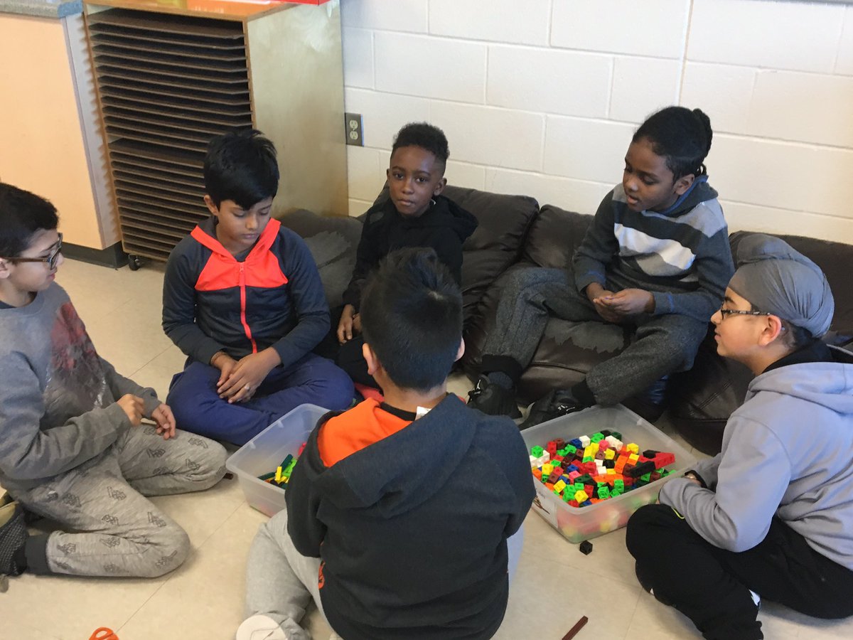 madame_jasmine's tweet image. Engaging in #softentry this morning. ☀️ Drawing, reading, practicing reading analogue clocks or building with cubes and blocks? 🖍📚⏰ Offering students with choices on how they'd like to start their day. @MandelaPS @PeelSchools #mandelapride