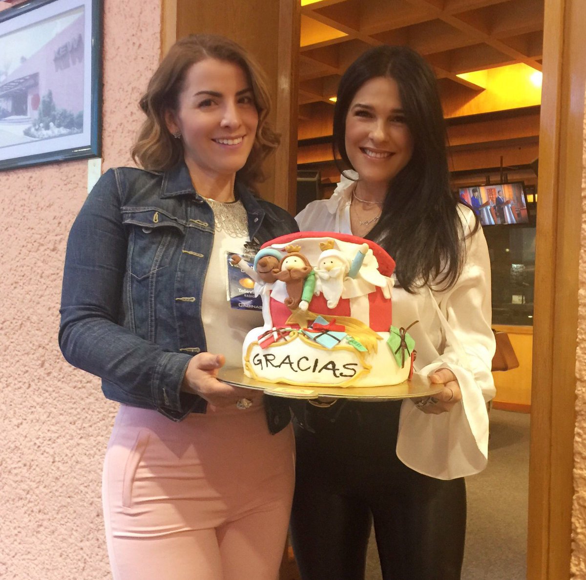 FactoriaDelicia's tweet photo. #hechoenmexico me dedico hacer pasteles, trufas, galletas, chocolateria, mesa de dulces, de forma artesanal, #hechoamano @marthadebayle @RadioWera https://t.co/t4Qn9ZmDjK