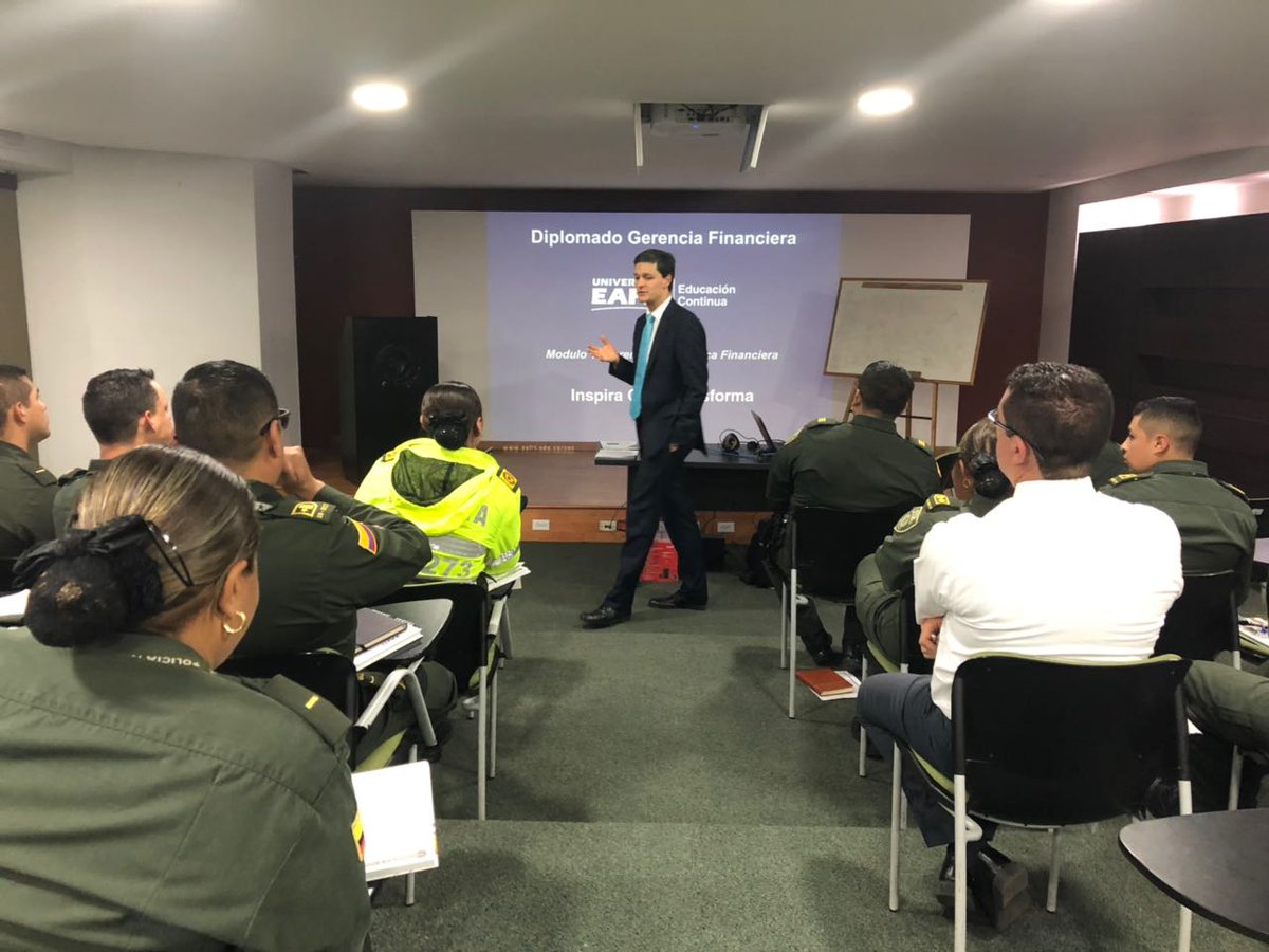 EAFITBogota's tweet photo. Hoy comenzamos los Diplomados en:

👉 #Logística Integral y en la gestión de la Cadena de Suministro. 
👉 #Gerencia Financiera 

Estos diplomados se imparten a miembros de @PoliciaColombia, vinculados a la Dirección Administrativa y Financiera, #DIRAF. https://t.co/U0DJBl1jgU